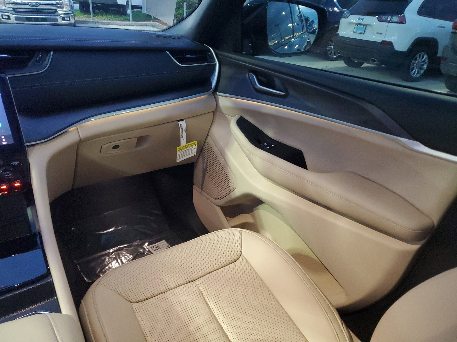 New 2025 Jeep Grand Cherokee Limited w/ Luxury Tech Group II image 15