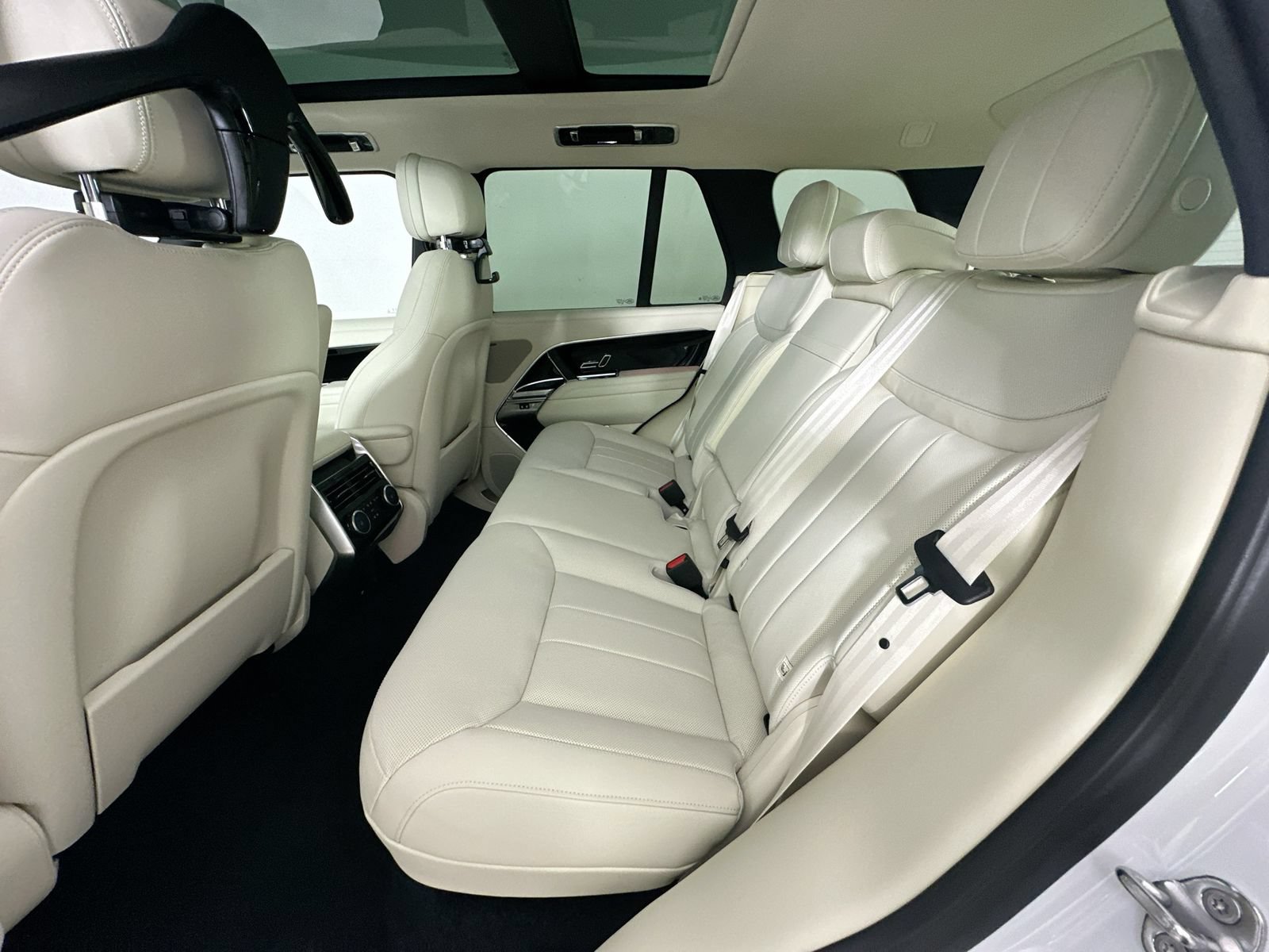New 2026 Land Rover Range Rover SE AWD/4WD image 37