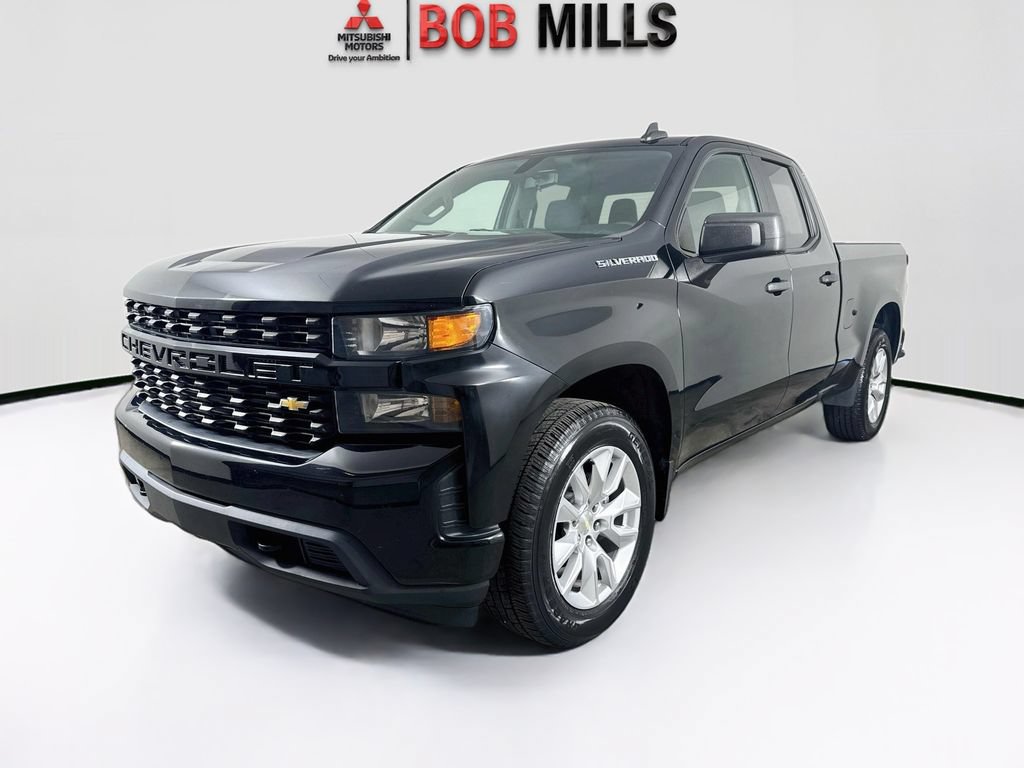 Used 2020 Chevrolet Silverado 1500 Custom w/ Custom Value Package RWD image 3
