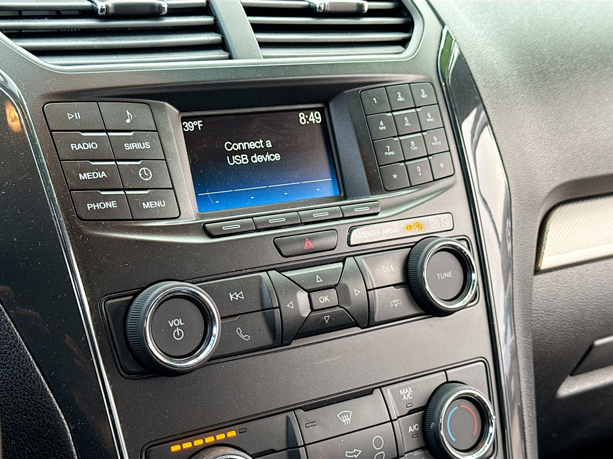 Certified 2018 Ford Explorer XLT image 9