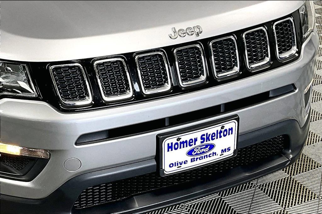 Used 2018 Jeep Compass Latitude w/ Cold Weather Group image 30