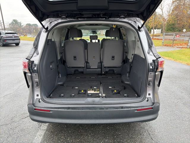 Used 2021 Toyota Sienna LE image 8