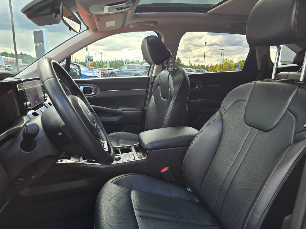 Used 2023 Kia Sorento S w/ Panoramic Sunroof Package AWD/4WD image 13