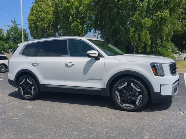 Used 2023 Kia Telluride EX AWD/4WD image 2