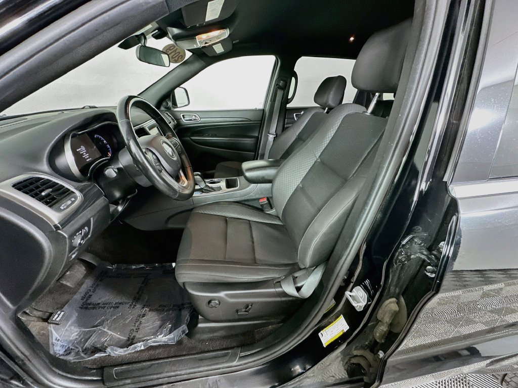 Used 2019 Jeep Grand Cherokee Laredo w/ Security & Convenience Group AWD/4WD image 28