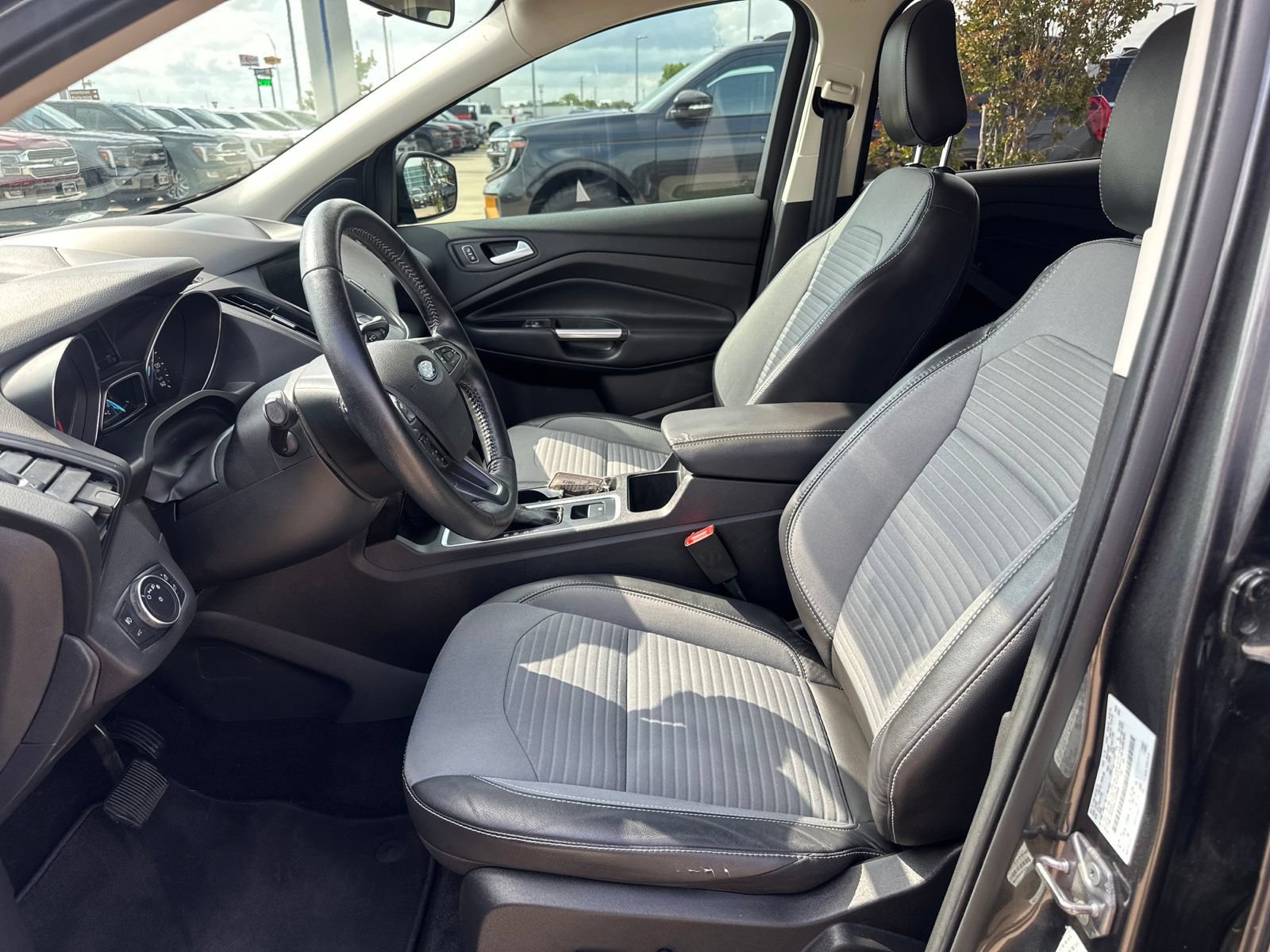 Used 2019 Ford Escape SE FWD image 15