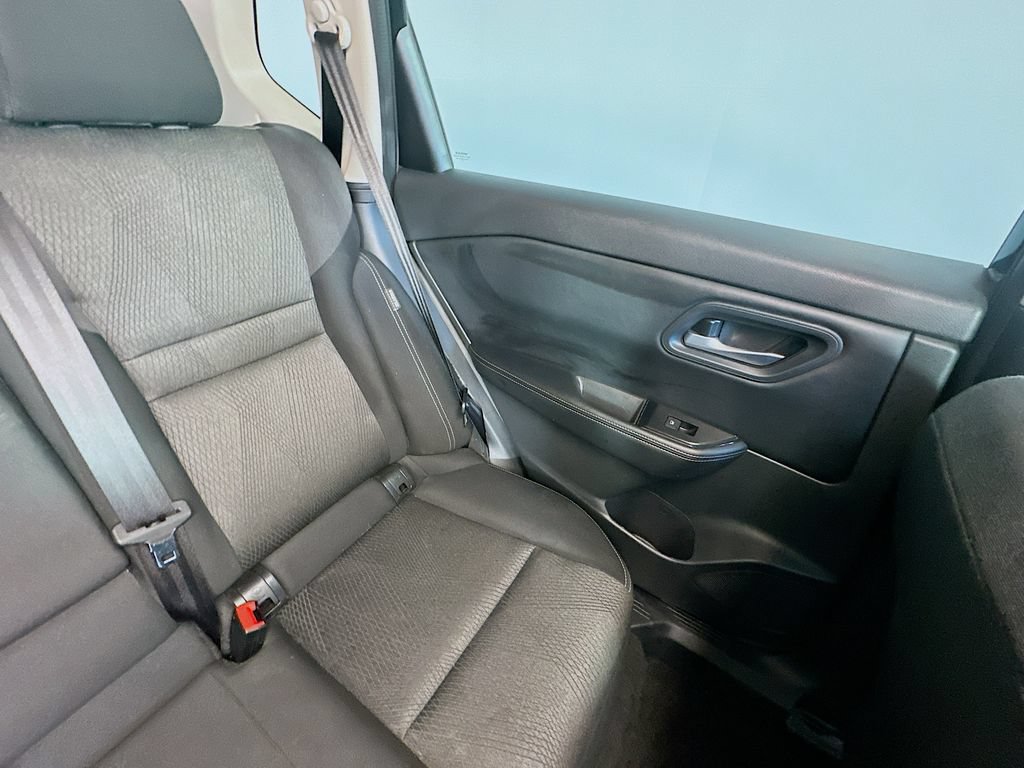 Used 2025 Nissan Rogue SV FWD image 14