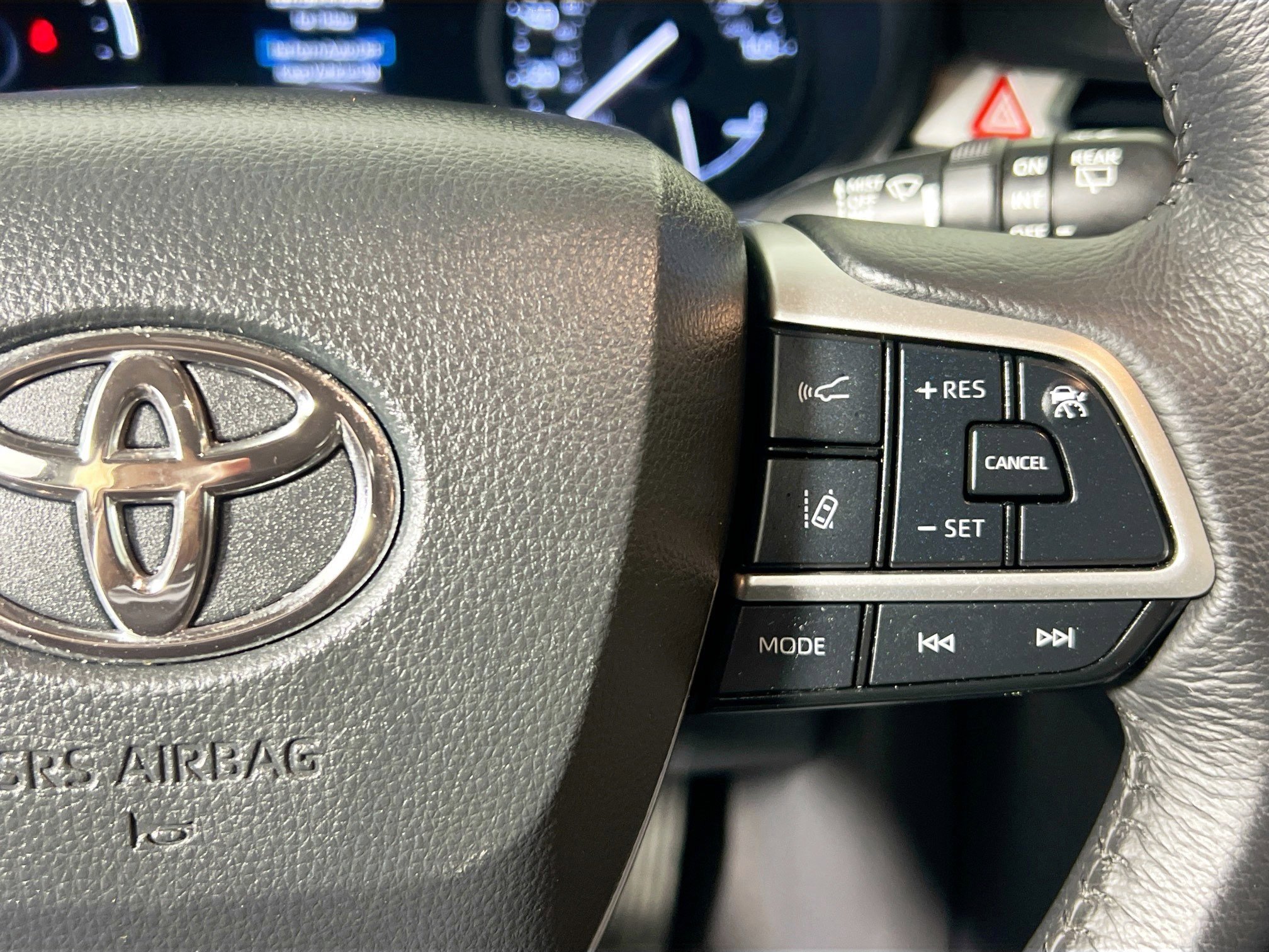 Used 2024 Toyota Sienna XLE FWD image 19