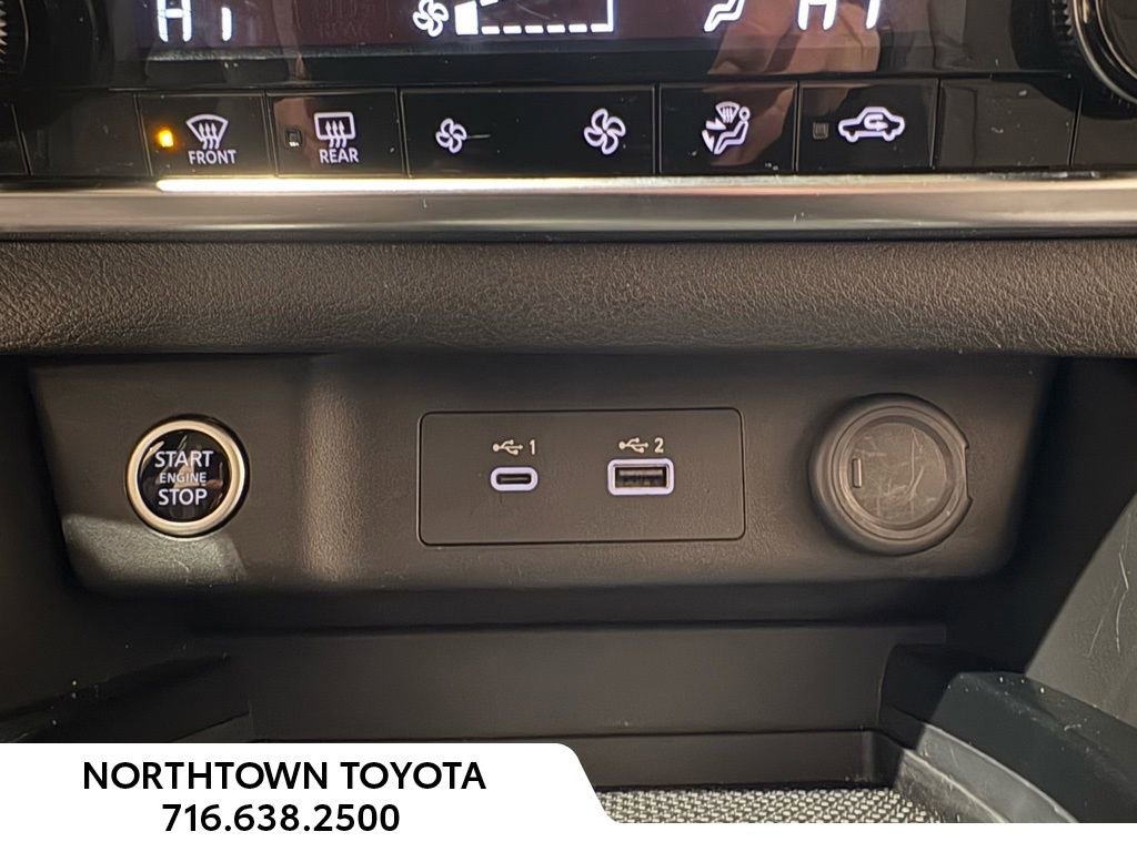 Used 2023 Nissan Rogue SV image 12