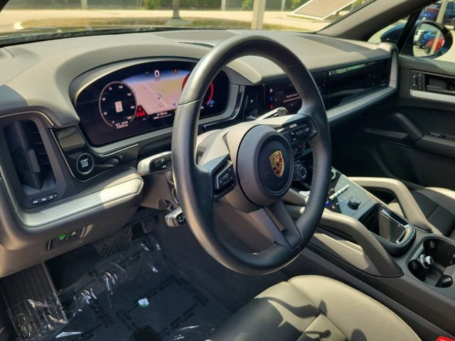Used 2024 Porsche Cayenne image 18