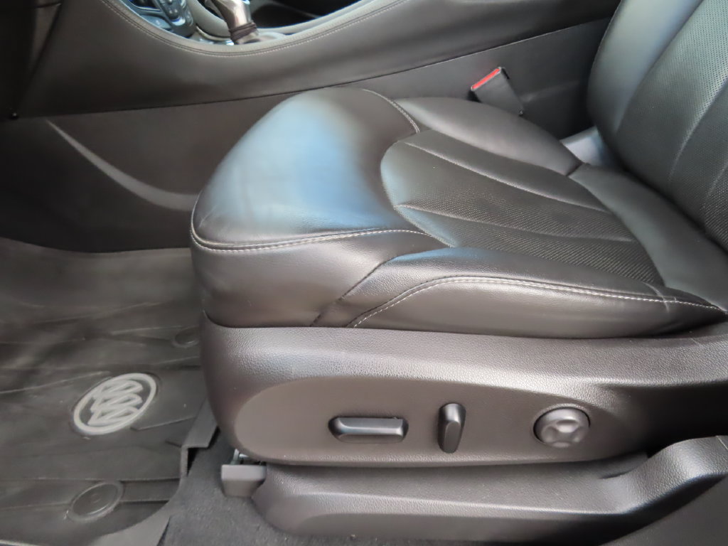 Used 2020 Buick Envision Essence w/ LPO, Active Package AWD/4WD image 7
