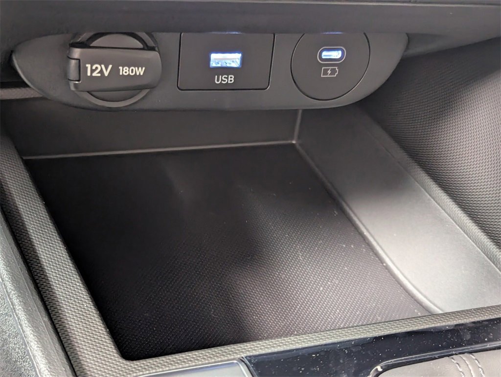Certified 2025 Hyundai Elantra SE image 22