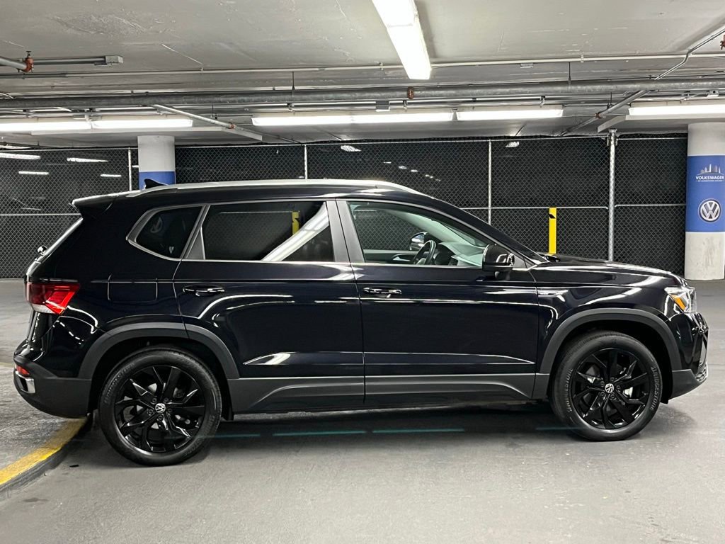 Used 2022 Volkswagen Taos SE w/ Panoramic Sunroof Package image 38