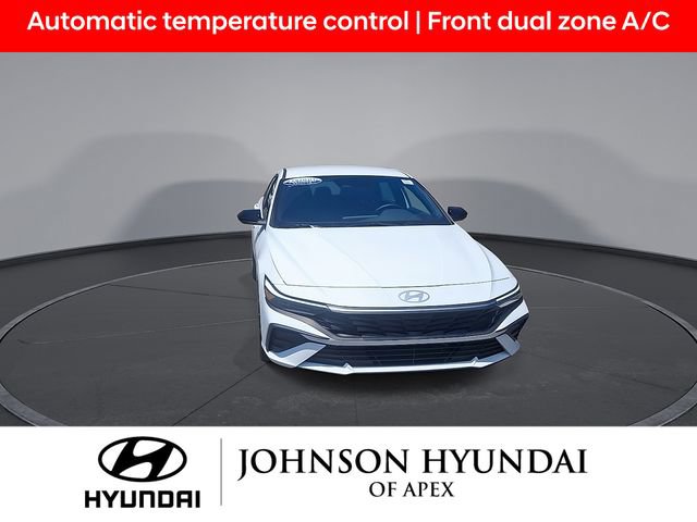 Certified 2025 Hyundai Elantra SEL FWD image 3