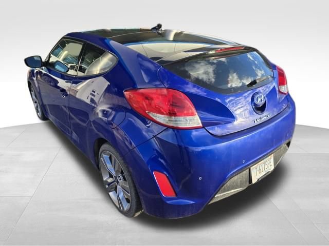Used 2013 Hyundai Veloster w/ Style Pkg image 4
