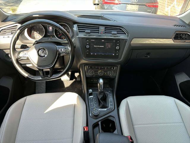Used 2018 Volkswagen Tiguan SE AWD/4WD image 16