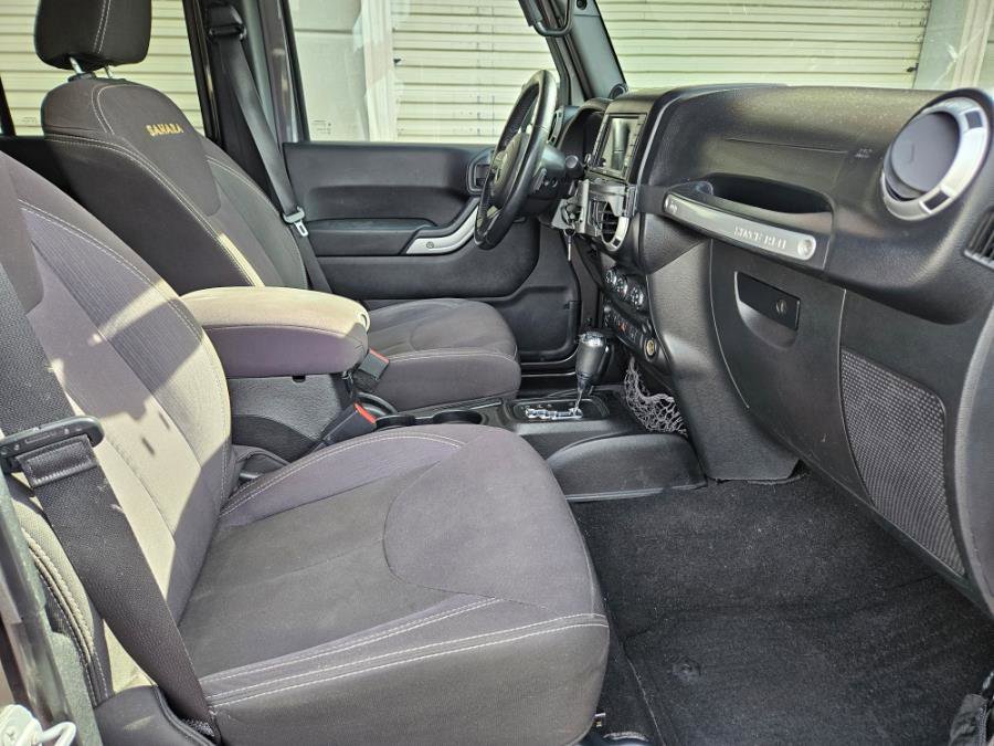 Used 2014 Jeep Wrangler Unlimited Sahara w/ Dual Top Group image 9