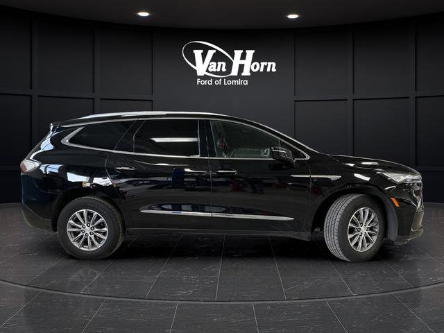 Used 2022 Buick Enclave Essence image 2