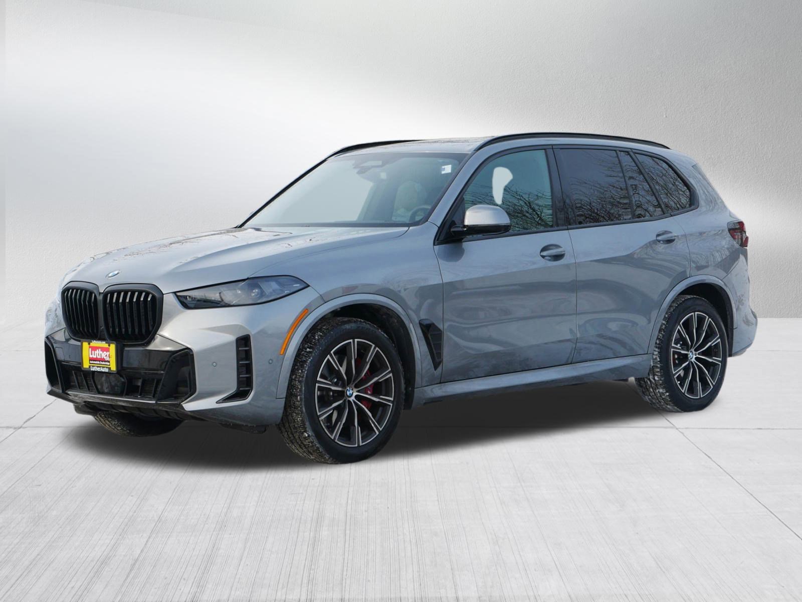Used 2026 BMW X5 xDrive40i w/ M Sport Package image 3