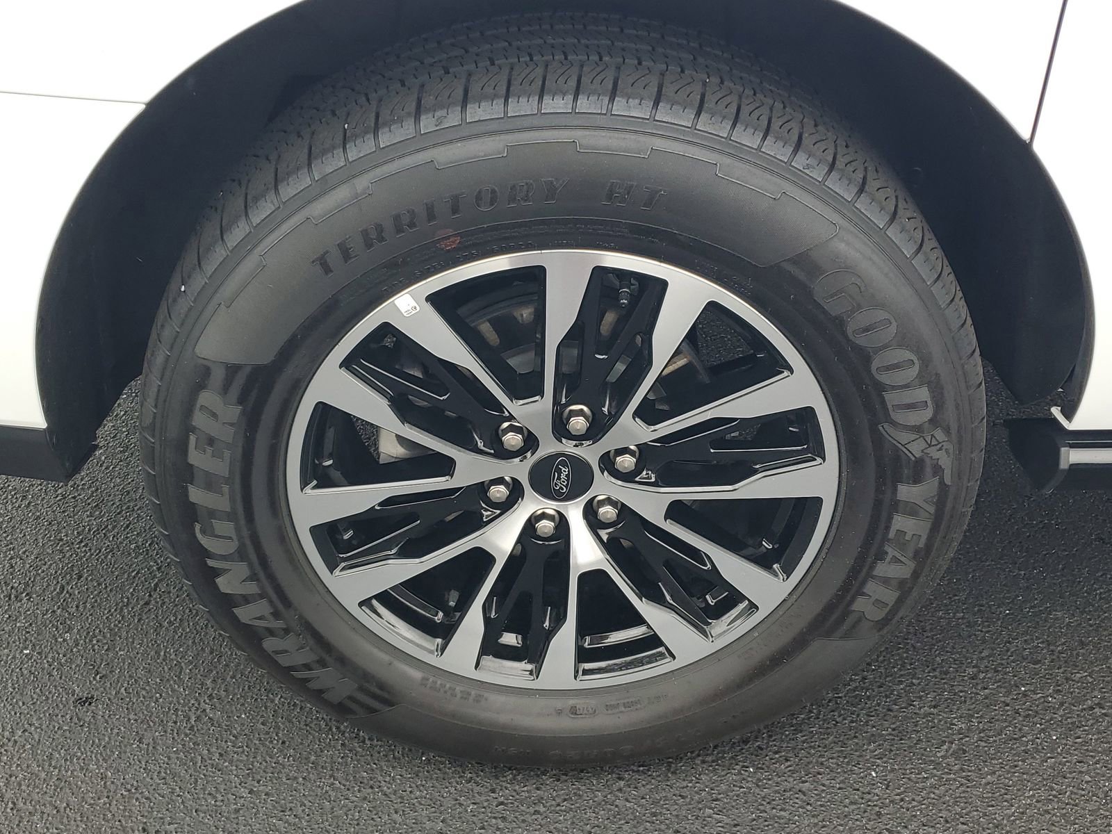 Certified 2025 Ford Expedition Max Platinum image 5