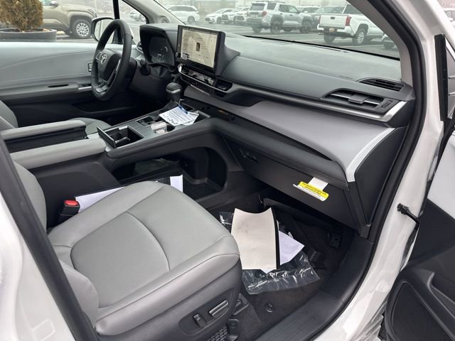 New 2026 Toyota Sienna XLE image 24