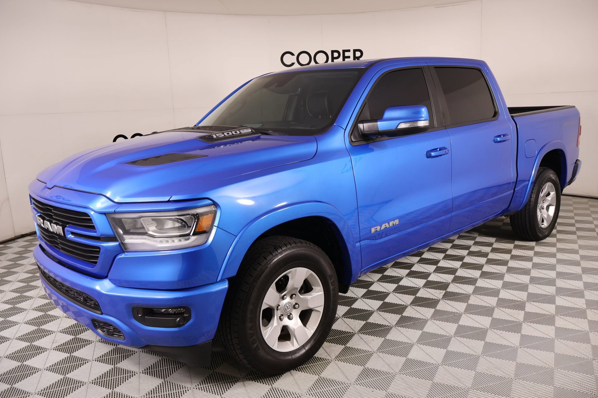 Used 2022 RAM 1500 Laramie w/ Sport Appearance Package AWD/4WD image 11