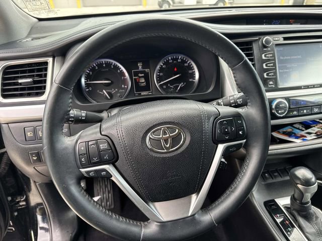 Used 2016 Toyota Highlander Limited Platinum FWD image 22