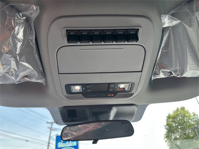 New 2025 Ford F550 4x4 Regular Cab Super Duty image 28