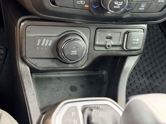 Used 2022 Jeep Renegade Latitude w/ Convenience Group AWD/4WD image 22