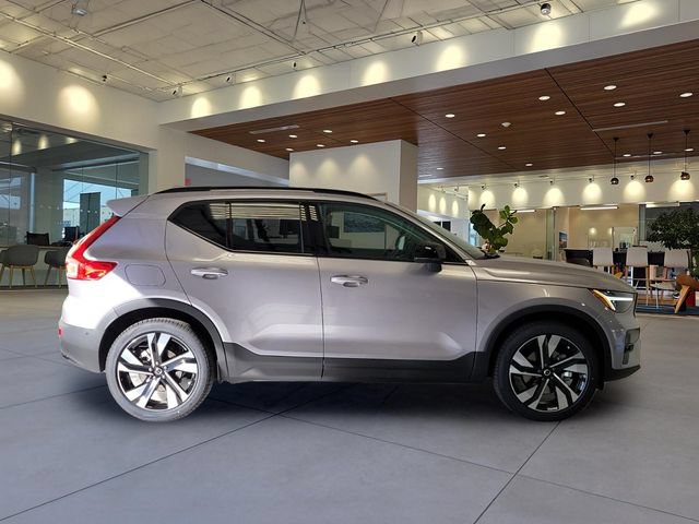 New 2026 Volvo XC40 B4 Plus w/ Climate Package FWD image 6