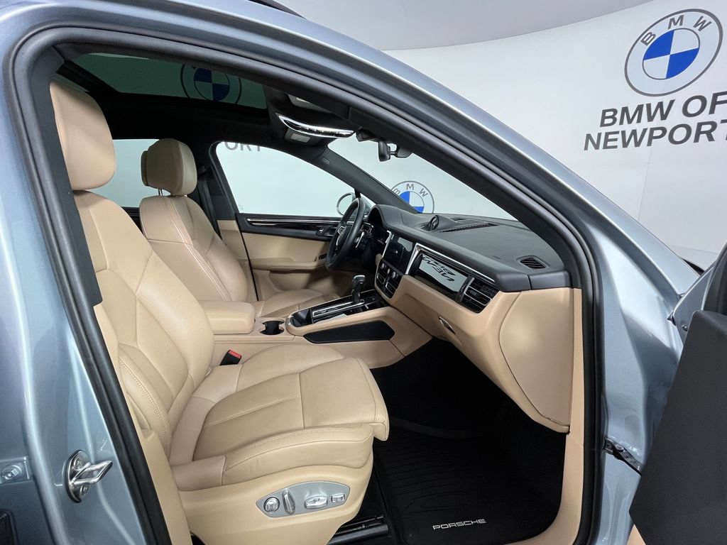 Used 2024 Porsche Macan AWD/4WD image 22