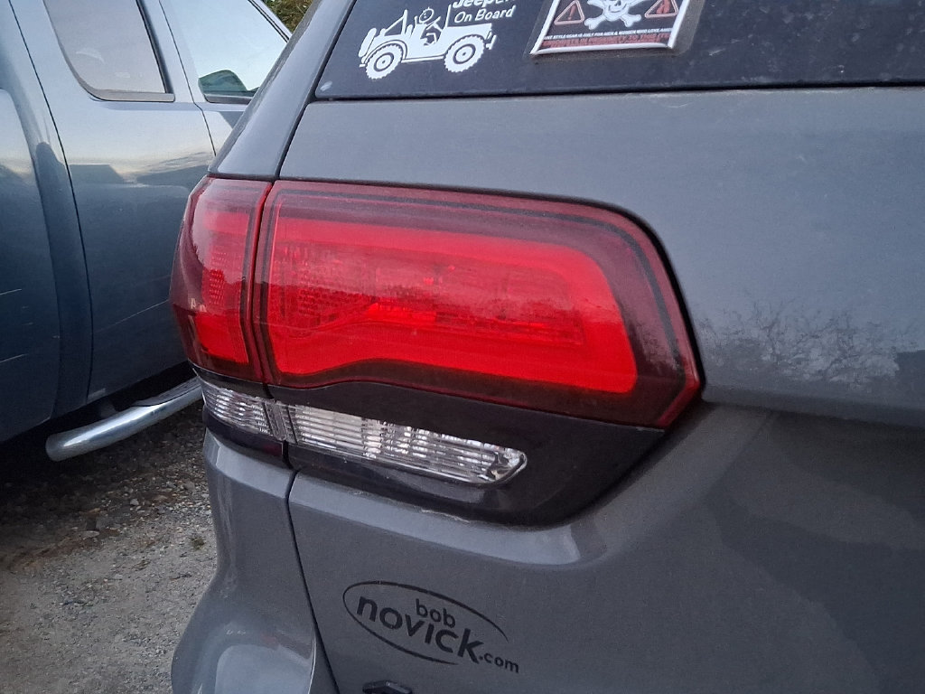 Used 2019 Jeep Grand Cherokee Laredo AWD/4WD image 8