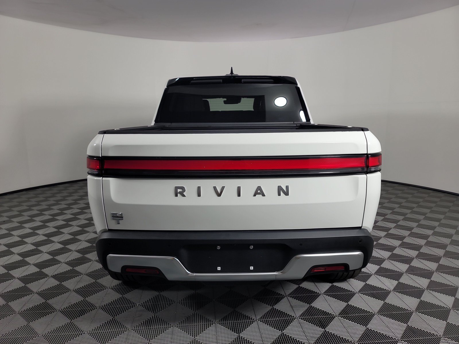 Used 2024 Rivian R1T Adventure AWD/4WD image 4