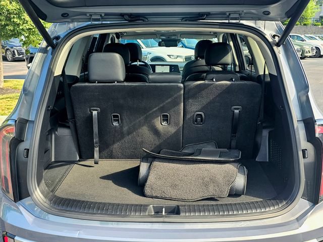 Used 2023 Kia Telluride EX w/ EX Captain's Chair Package FWD image 11