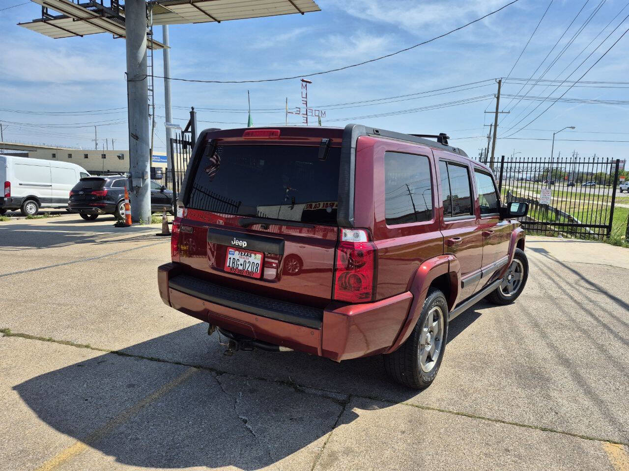 Used 2008 Jeep Commander Sport image 7