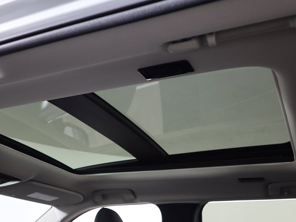 New 2025 Mitsubishi Outlander SE image 19