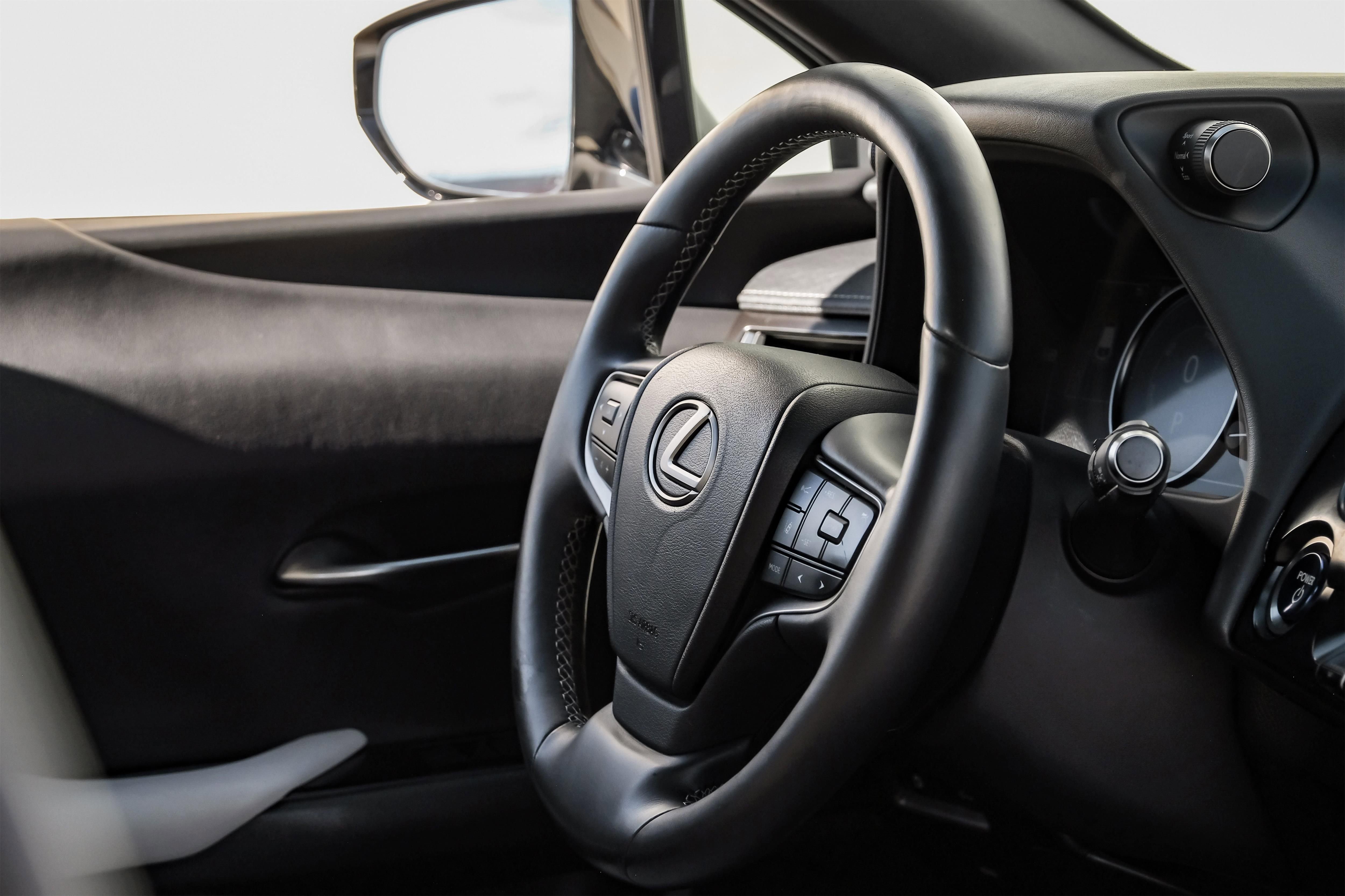 Used 2021 Lexus UX 250h w/ Premium Package image 15