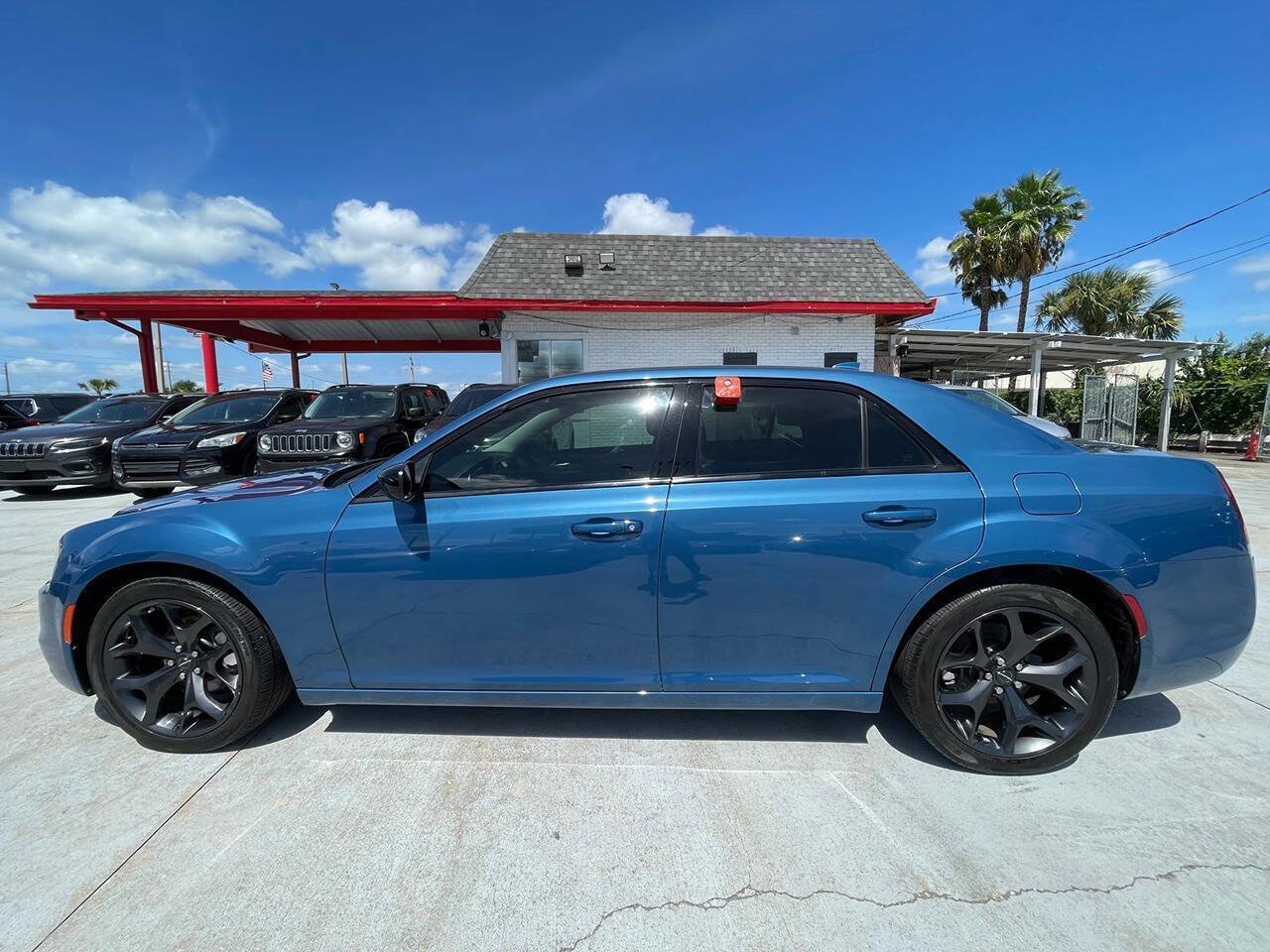 Used 2023 Chrysler 300 Touring w/ Sport Appearance Package RWD image 6