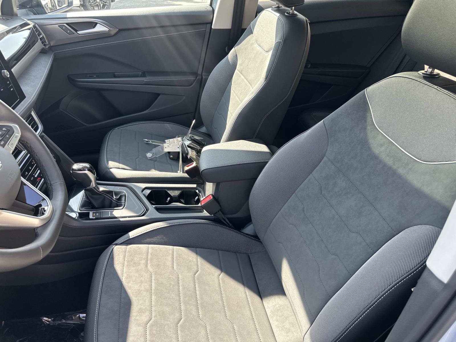 New 2027 Volkswagen Taos SE FWD image 23