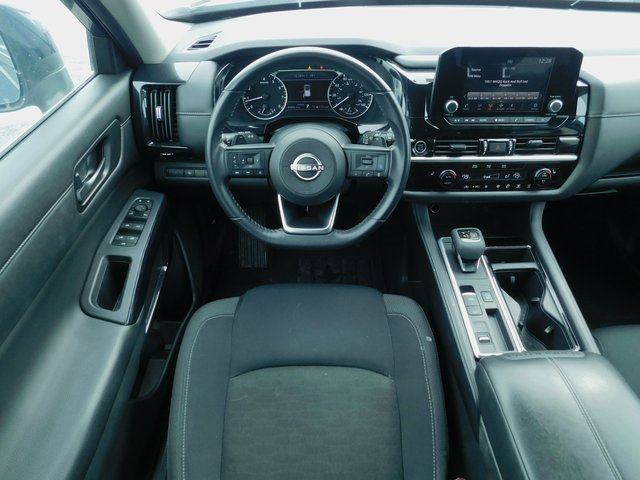 Used 2024 Nissan Pathfinder SV image 15