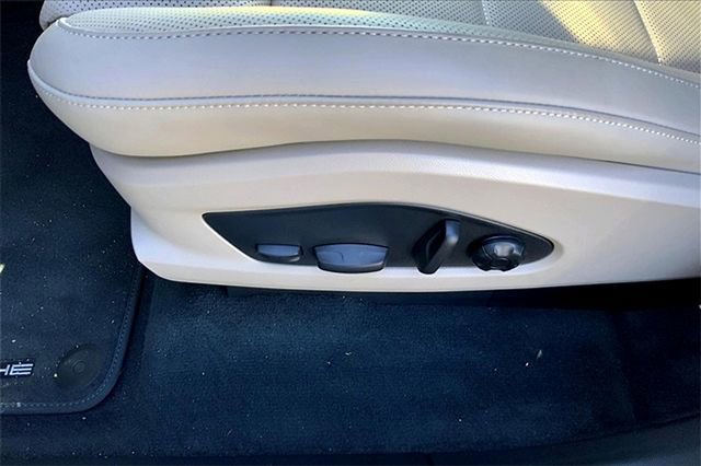Certified 2025 Porsche Macan 4S Electric image 31
