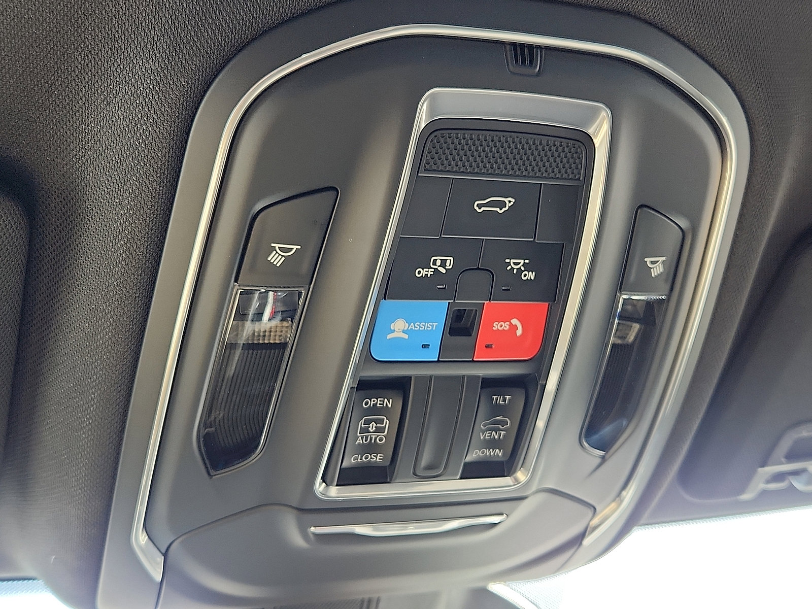 New 2025 Jeep Grand Cherokee Laredo X w/ Luxury Tech Group I image 16