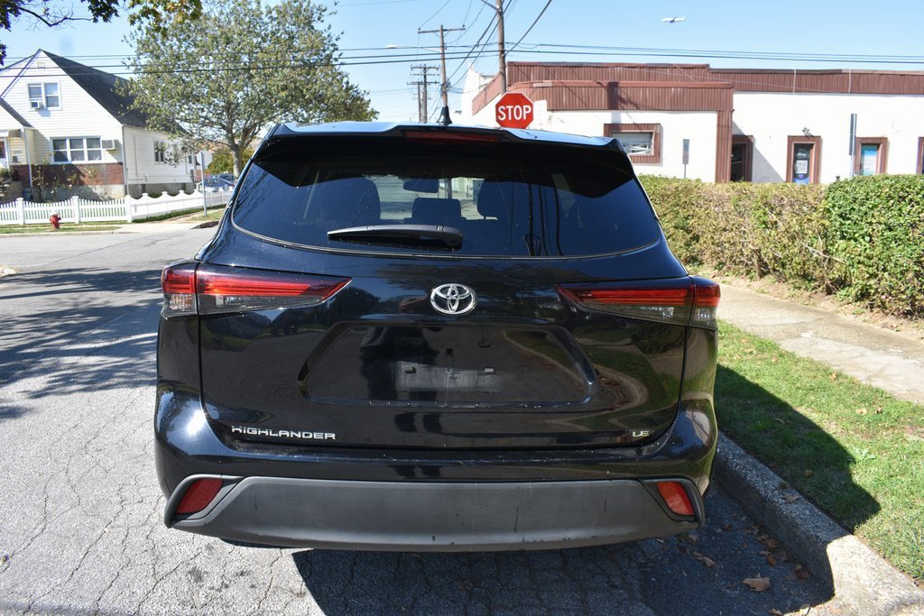 Used 2024 Toyota Highlander LE image 6