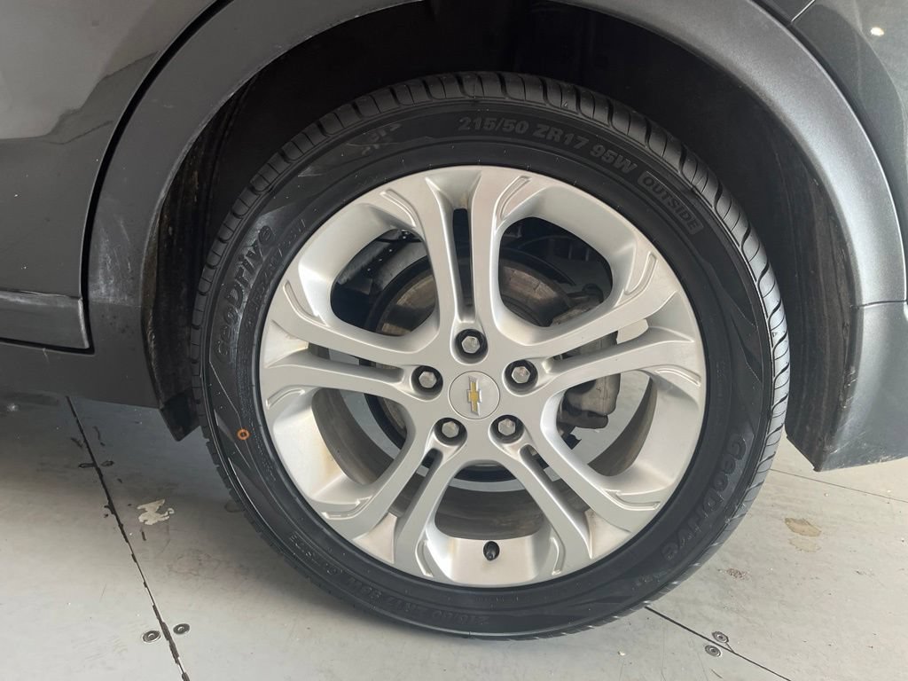 Used 2020 Chevrolet Bolt LT FWD image 14