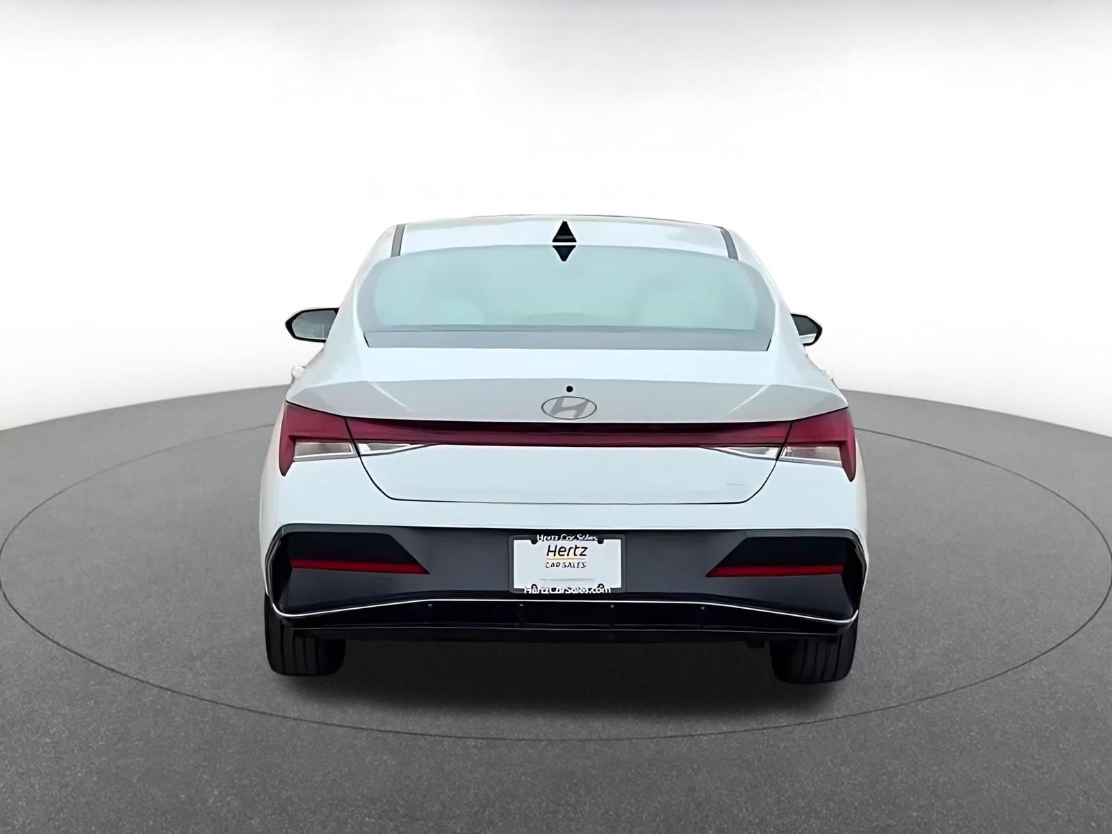 Used 2025 Hyundai Elantra Limited image 12