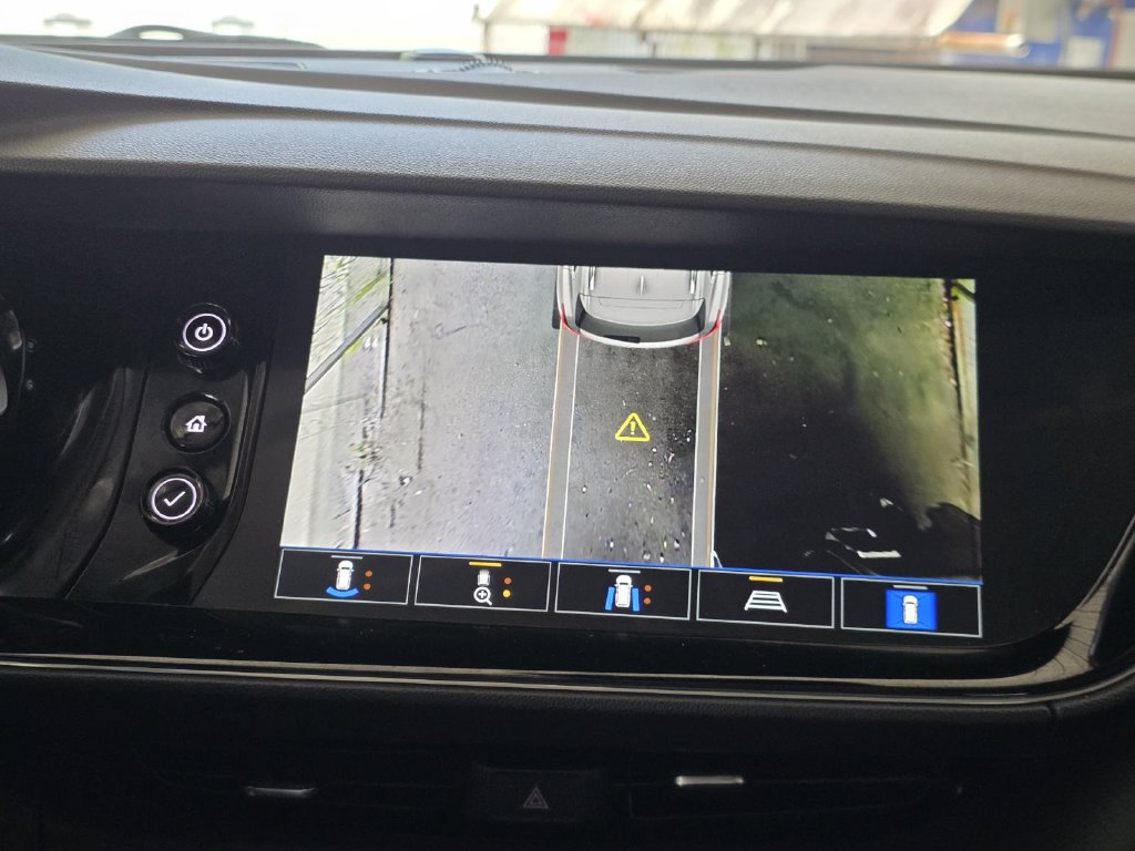 Used 2023 Buick Envision Avenir AWD/4WD image 24
