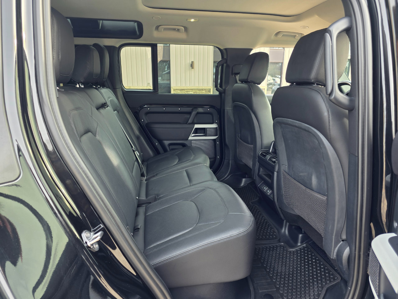 Used 2024 Land Rover Defender 110 S image 23