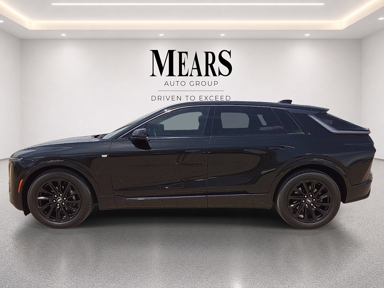 Used 2024 Cadillac Lyriq Sport RWD image 2