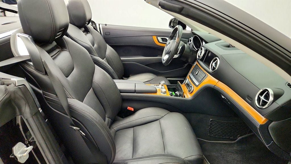Used 2017 Mercedes-Benz SL 550 image 22