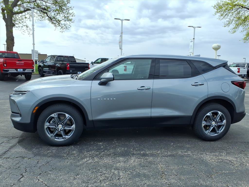 Used 2025 Chevrolet Blazer LT AWD/4WD image 4